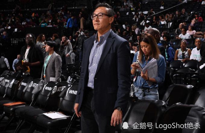 迪马济奥表示，由于球员的薪资，目前转会问题变得复杂起来。